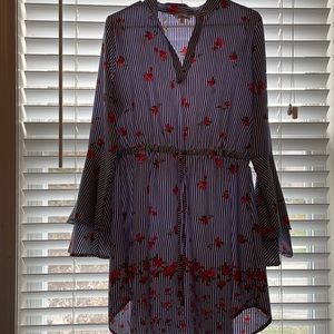 Cute summer dress! Good condition! Long sleeve flare at bottom! Navy blue